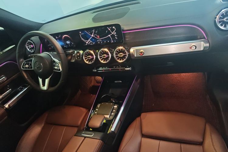 Used Mercedes-Benz GLB 2020 Updated GLB 200 Dynamic Edition Center Console