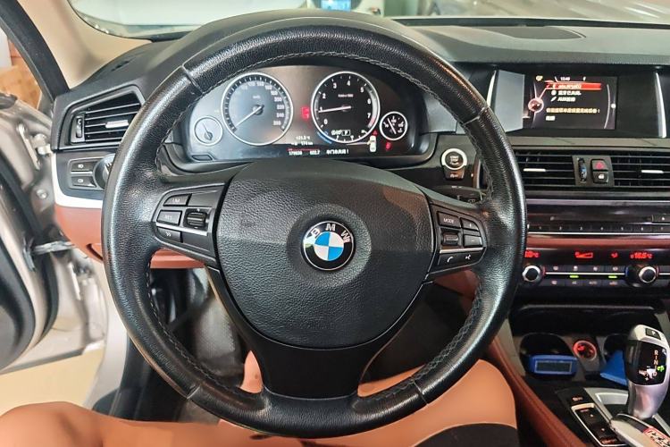 Used BMW 5 Series 2014 520Li Elegant Model
