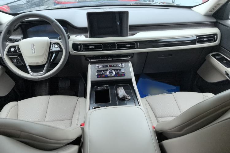 Used Lincoln Aviator 2020 3.0T V6 All-Wheel-Drive Premium Edition Center Console