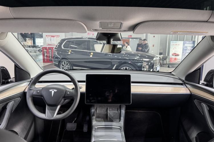 Used Tesla Model Y 2022 Long-Range All-Wheel-Drive Version
