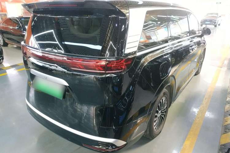 Used Denza D9 2022 EV 600 Four-Wheel Drive Prestige Model Exterior 5