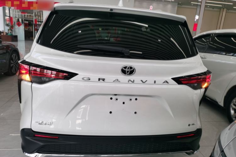 Used Toyota Granvia 2024 2.5L Hybrid Comfort Edition
