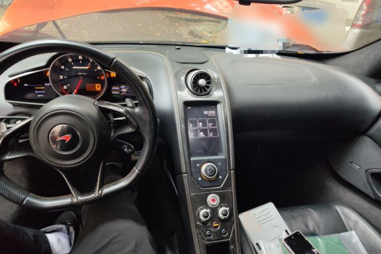 Used McLaren 625C 2015 3.8T Spider Center Console