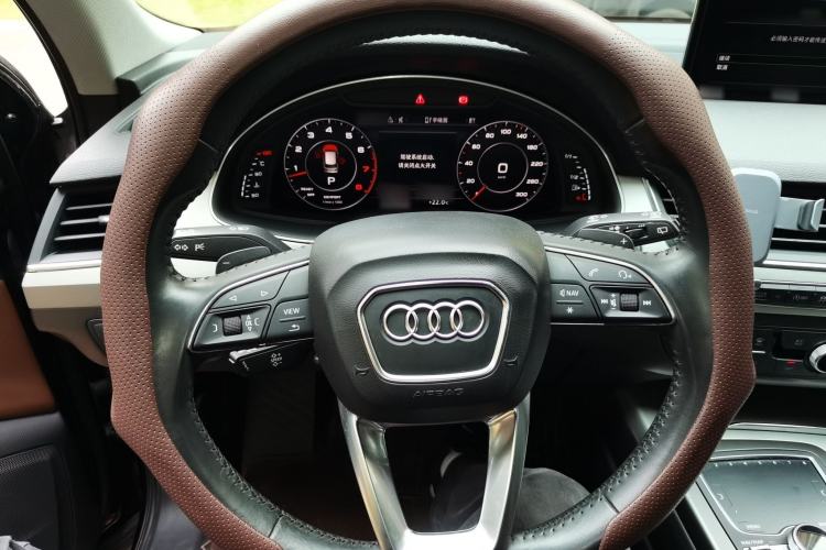 Used Audi Q7 2018 45 TFSI Technology Edition Steering Wheel