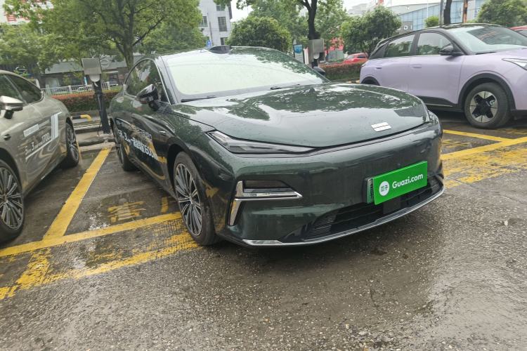 Used Geely Galaxy 8 2025 130km EM-P Starship Edition Front Right 45 Deg