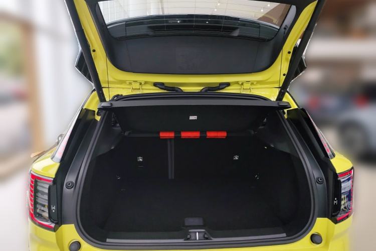 Used Volvo EX30 2025 Rear-Drive Long-Range Plus Model