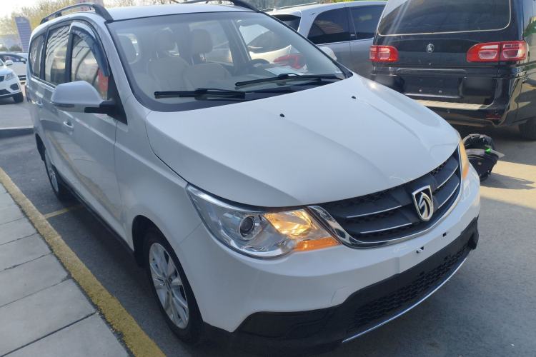 Used Baojun 730 2014 1.5L manual standard trim 7 seats