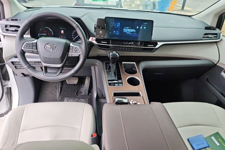 Used Toyota Sienna 2024 2.5L Hybrid Comfort Edition