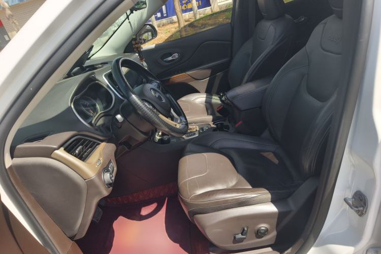 Used Jeep Cherokee 2016 2.4L Professional Smart Version Left Front Seat