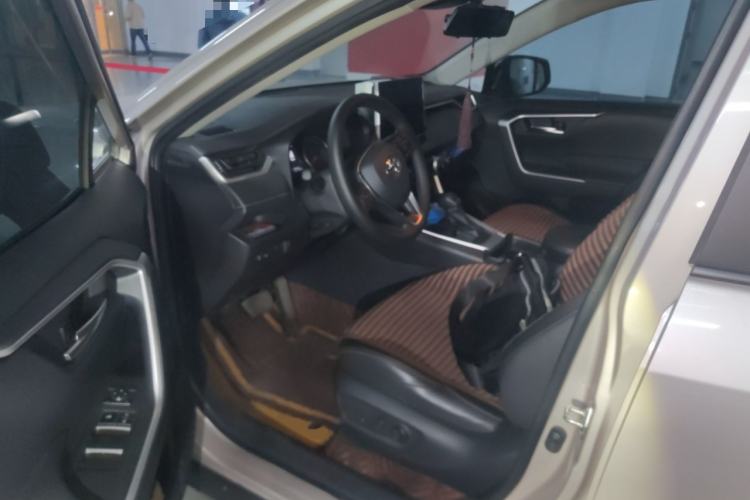 Used Toyota Wildlander 2020 2.0L CVT Two-Wheel Drive Luxury Edition Driver Seat