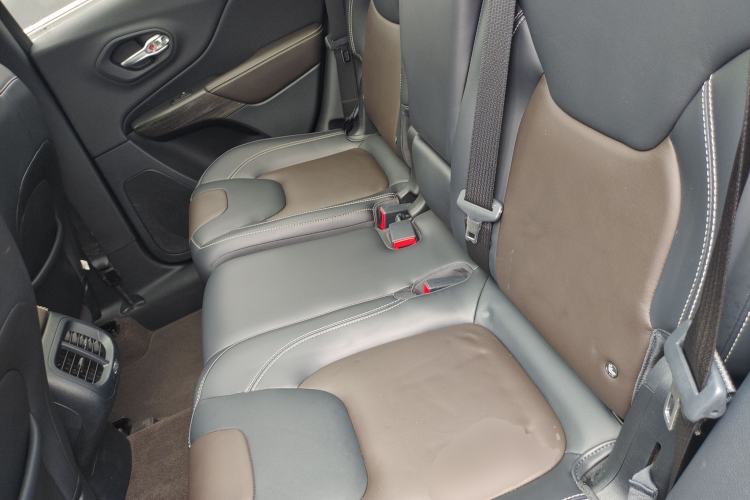 Used Jeep Cherokee 2016 2.4L Leading Edition Left Rear Seat