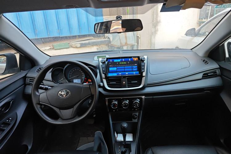 Used Toyota YARiS L Zhi Xuan 2017 1.5E CVT Enhanced Performance Edition Center Console