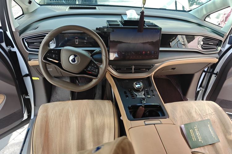 Used Denza D9 2022 EV 600 Four-Wheel Drive Prestige Model
