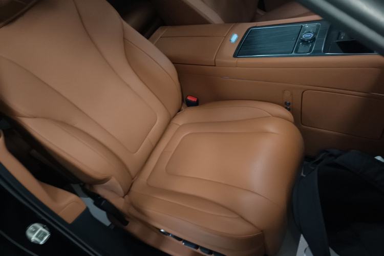 Used Hima AITO M9 2024 Range-Extended Max Edition 42 kWh 5-Seater Version Right Front Seat