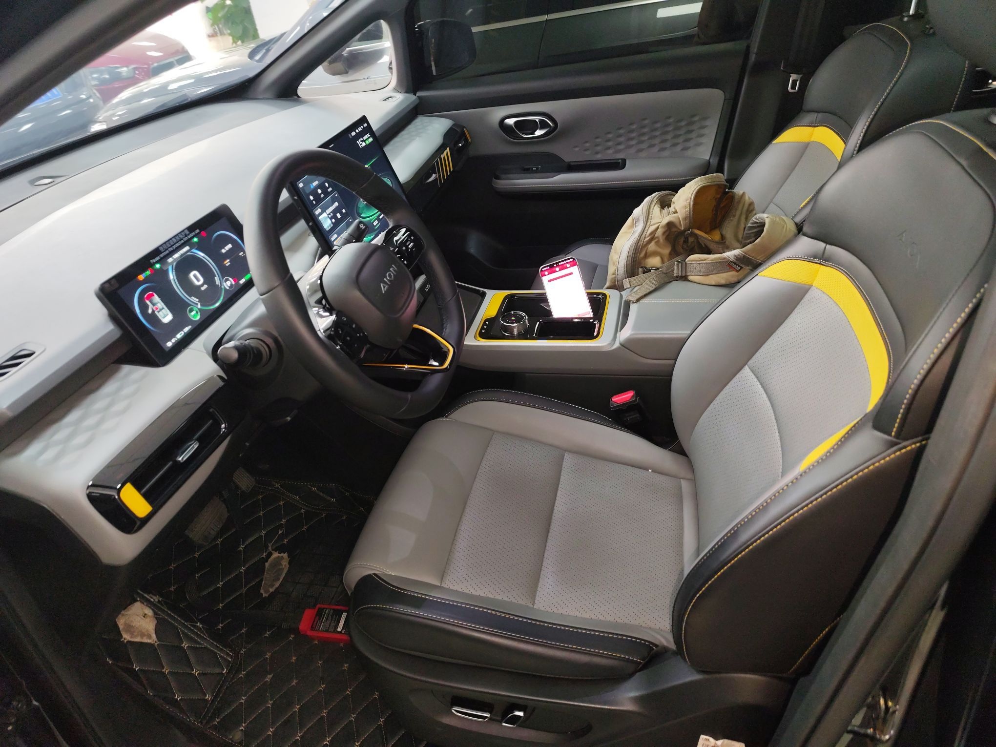 المقاعد الأمامية داخل السيارة