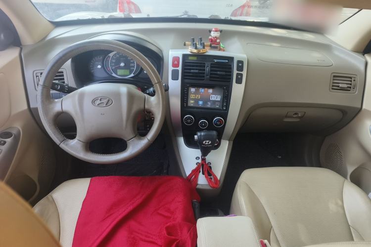 Used Hyundai Tucson 2009 2.0L Automatic Two-Wheel Drive with Sunroof Center Console