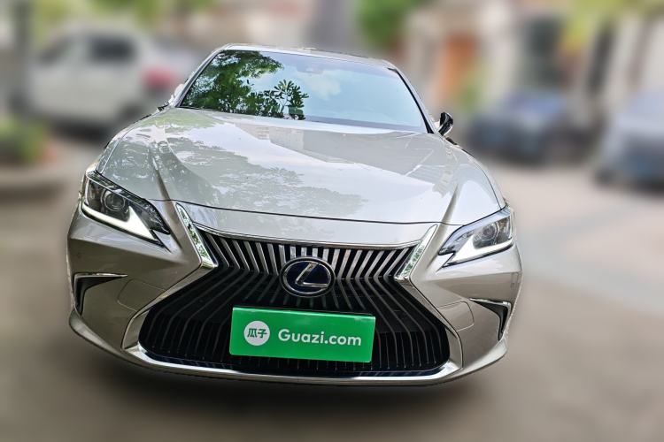 Used Lexus ES 2020 300h Premier Edition
