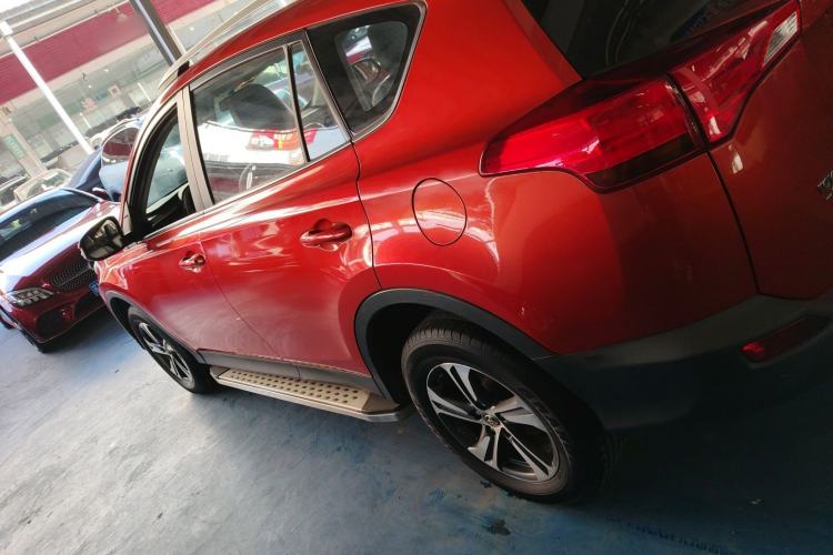 Used Toyota RAV4 2015 2.0L CVT Two-Wheel Drive Fashion Edition
