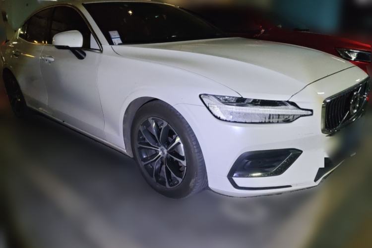 Used Volvo S60 2022 B4 Zhiyi Luxury Edition Front Right 45 Deg