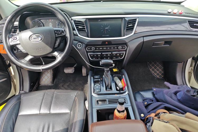 Used GAC Trumpchi GS7 2017 320T Two-Wheel-Drive Luxury Model Center Console