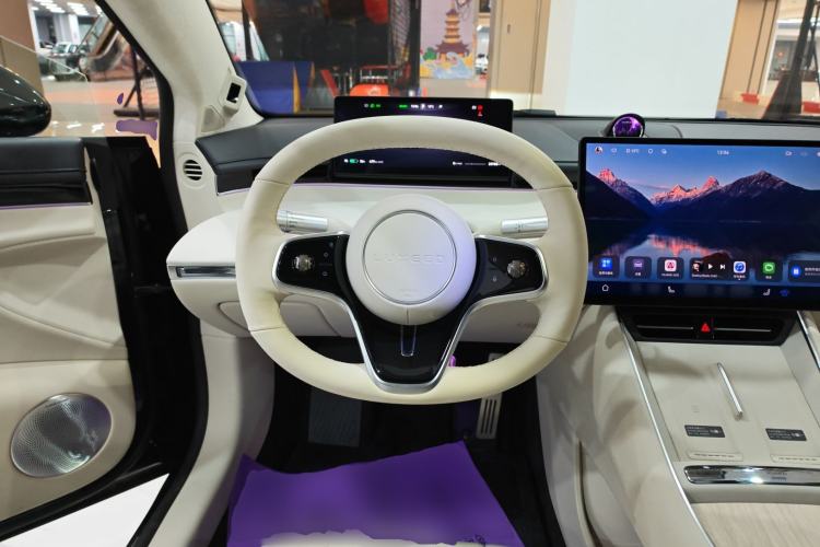 Used Hima Luxeed S7 2024 Max+
