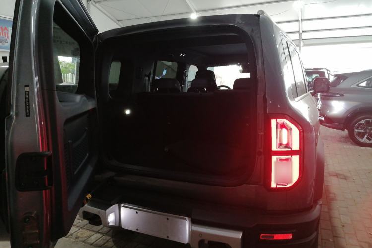 Used Formula Leopard 5 2023 Explore Edition Trunk