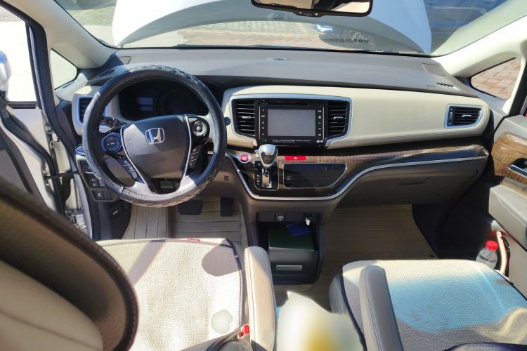 Used Honda Odyssey 2015 2.4L Supreme Edition Interior 2