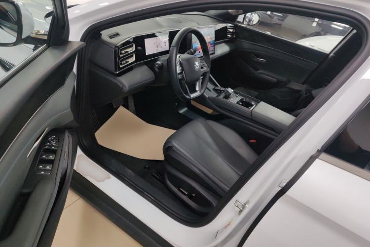 Used BYD Qin L 2025 DM-i Smart Drive 120KM Superior Model Left Front Seat