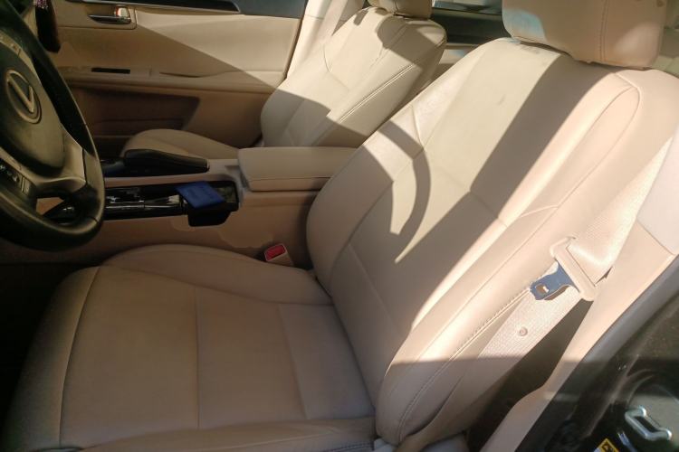 Used Lexus ES 2013 300h Elite Edition