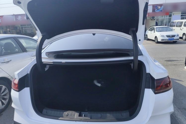 Used BYD Qin L 2025 DM-i Smart Drive 80KM Leading Model Trunk