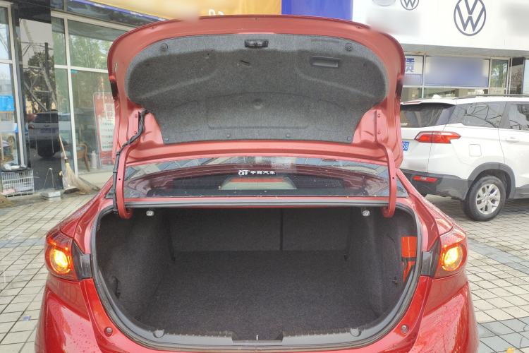 Used Mazda 3 Axela 2017 Sedan 1.5L Automatic Luxury Model Emission Standard China V
