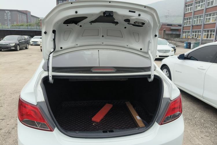 Used Hyundai Verna (older generation) 2014 1.4L Automatic Smart GLS Trunk