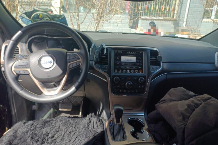 Used Jeep Grand Cherokee 2017 3.6L Elite Navigation Edition Center Console