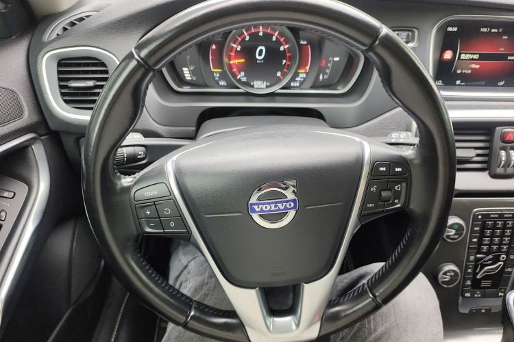Used Volvo V40 2015 1.6T Zhiya Edition