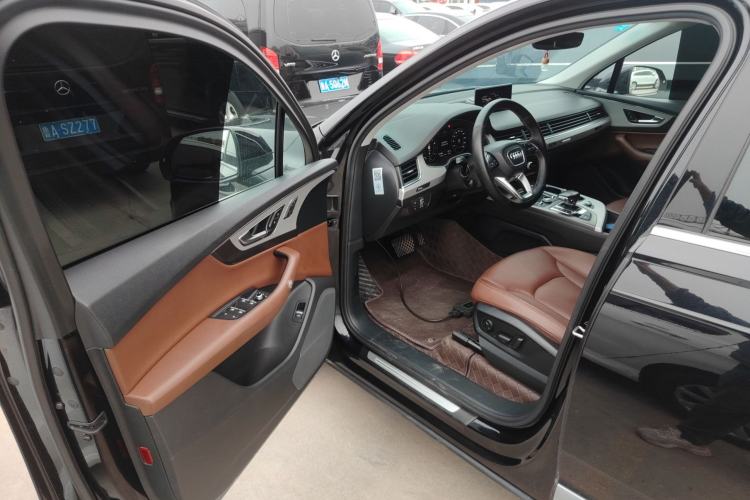 Used Audi Q7 2018 45 TFSI Technology Edition Driver Seat