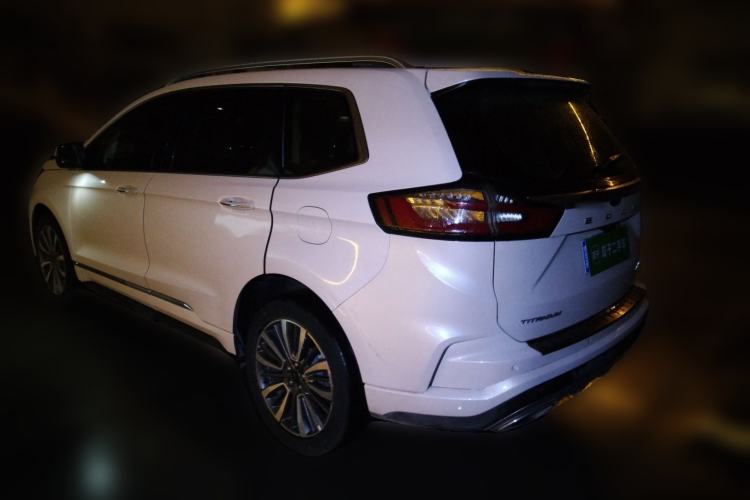 Used Ford Edge 2021 PLUS EcoBoost 245 Two-Wheel-Drive Titanium 7-Seater
