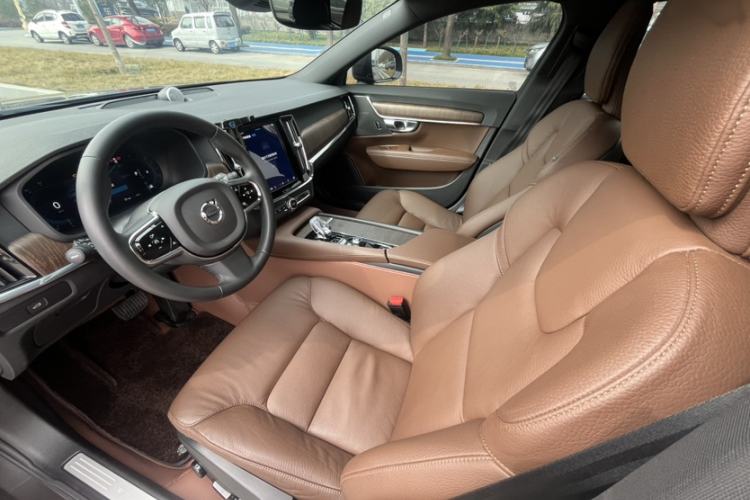 Used Volvo V90 2024 Cross Country B5 AWD Smart Range Edition
