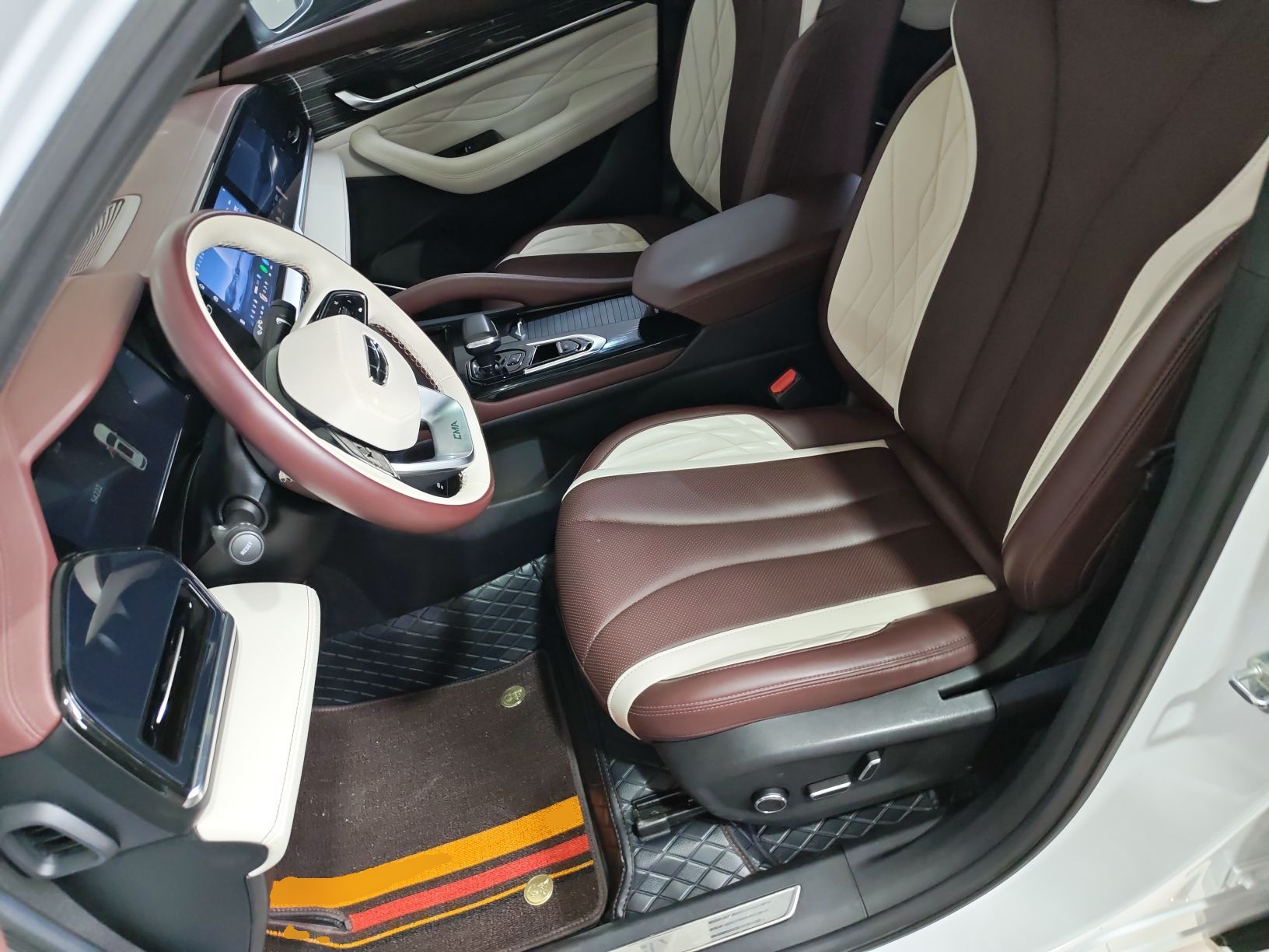 Переднее сиденье в автомобиле