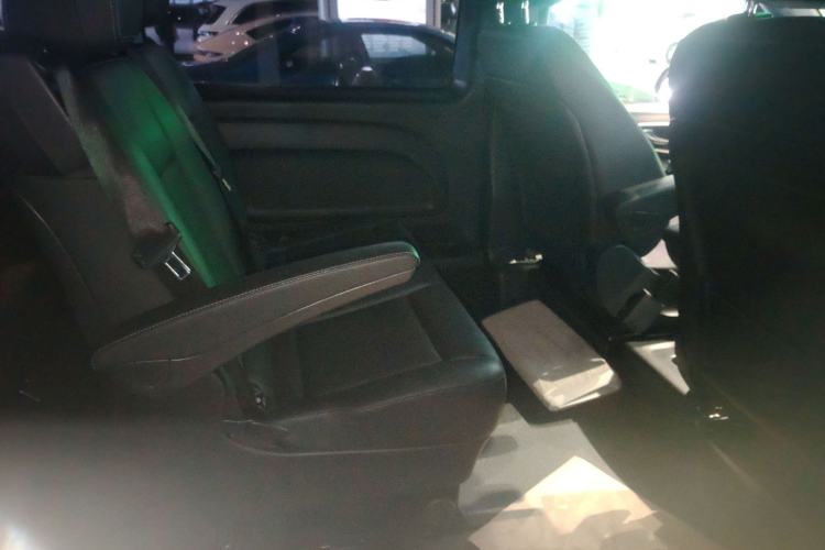 Used Mercedes-Benz Vito 2020 2.0T Elite Version 7 Seats Interior 4