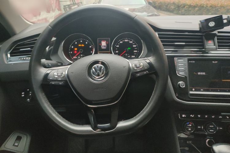 Used Volkswagen Tiguan L 2017 380TSI Automatic All-Wheel-Drive Luxury Edition Steering Wheel