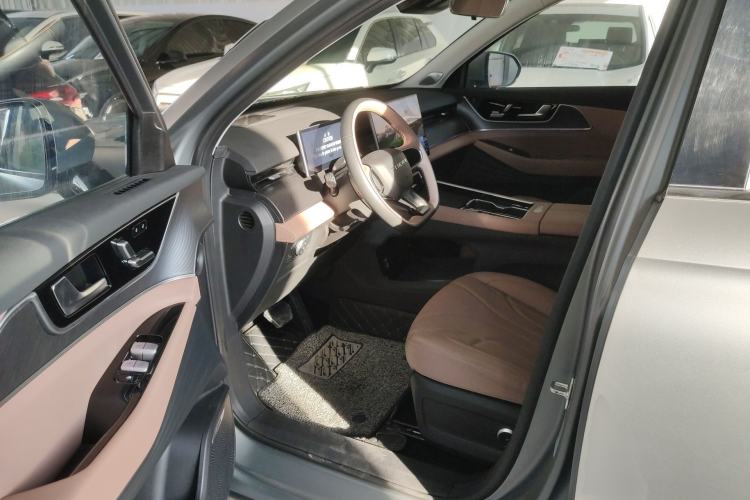 Used Chery Tiggo 8 L 2024 2.0T Two-Wheel Drive Prestige Version 5 Seats
