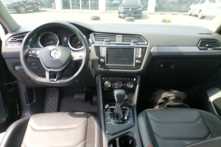 Used Volkswagen Tiguan L 2017 330TSI Automatic Two-Wheel Drive Luxury Edition Center Console