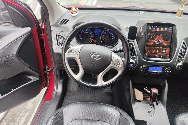 Used Hyundai ix35 2015 2.0L Automatic 2WD Smart Version China V Standard Steering Wheel