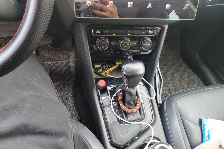 Used Volkswagen Tiguan L 2019 330TSI Automatic Two-Wheel Drive Smart Luxury Version China V Emission Standard
