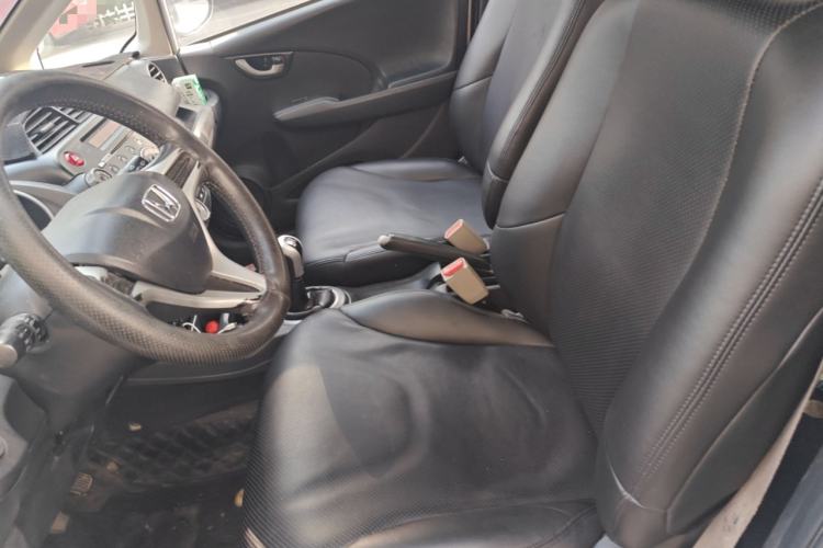 Used Honda Fit 2011 1.5L manual luxury version
