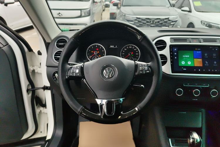 Used Volkswagen Tiguan L 2017 300TSI Automatic Two-Wheel Drive Silk Road Luxury Edition
