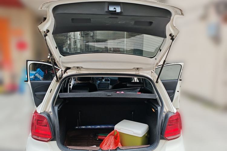 Used Volkswagen Polo 2016 1.4L Manual Fashion Model Trunk