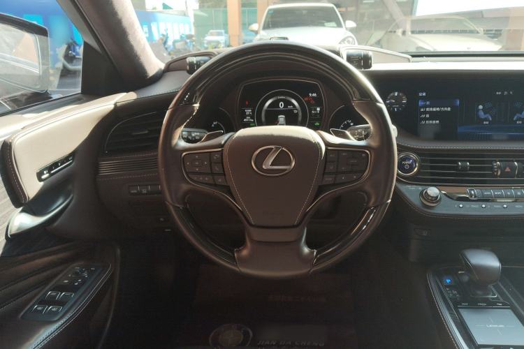 Used Lexus LS 2020 500h Luxury Edition China VI Standard
