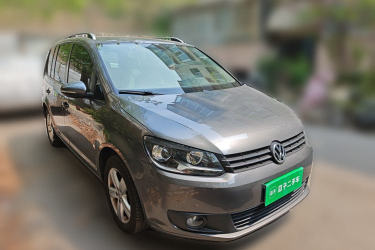 Used Volkswagen Touran 2013 1.4T Manual Fashion Edition 5 Seats Front Right 45 Deg