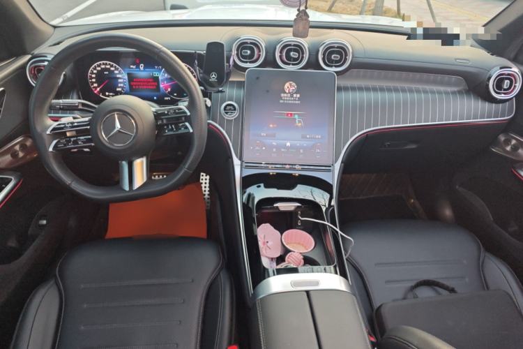 Used Mercedes-Benz GLC Coupe 2024 GLC 300 4MATIC Coupe SUV Center Console